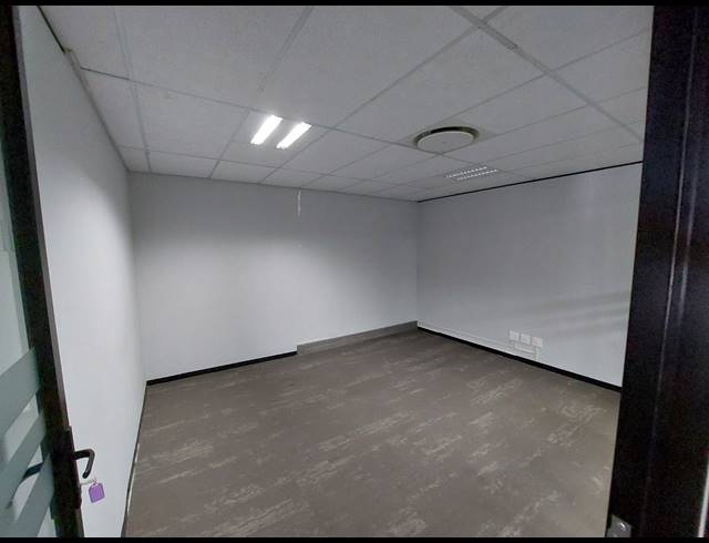 292M² OFFICE TO LET IN VORNA VALLEY